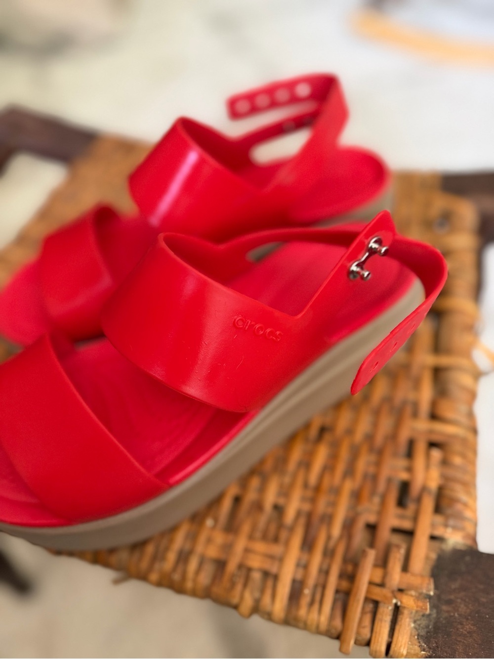 Crocs Women’s Size 6 Red Platform Sandal - Picture 3 of 11